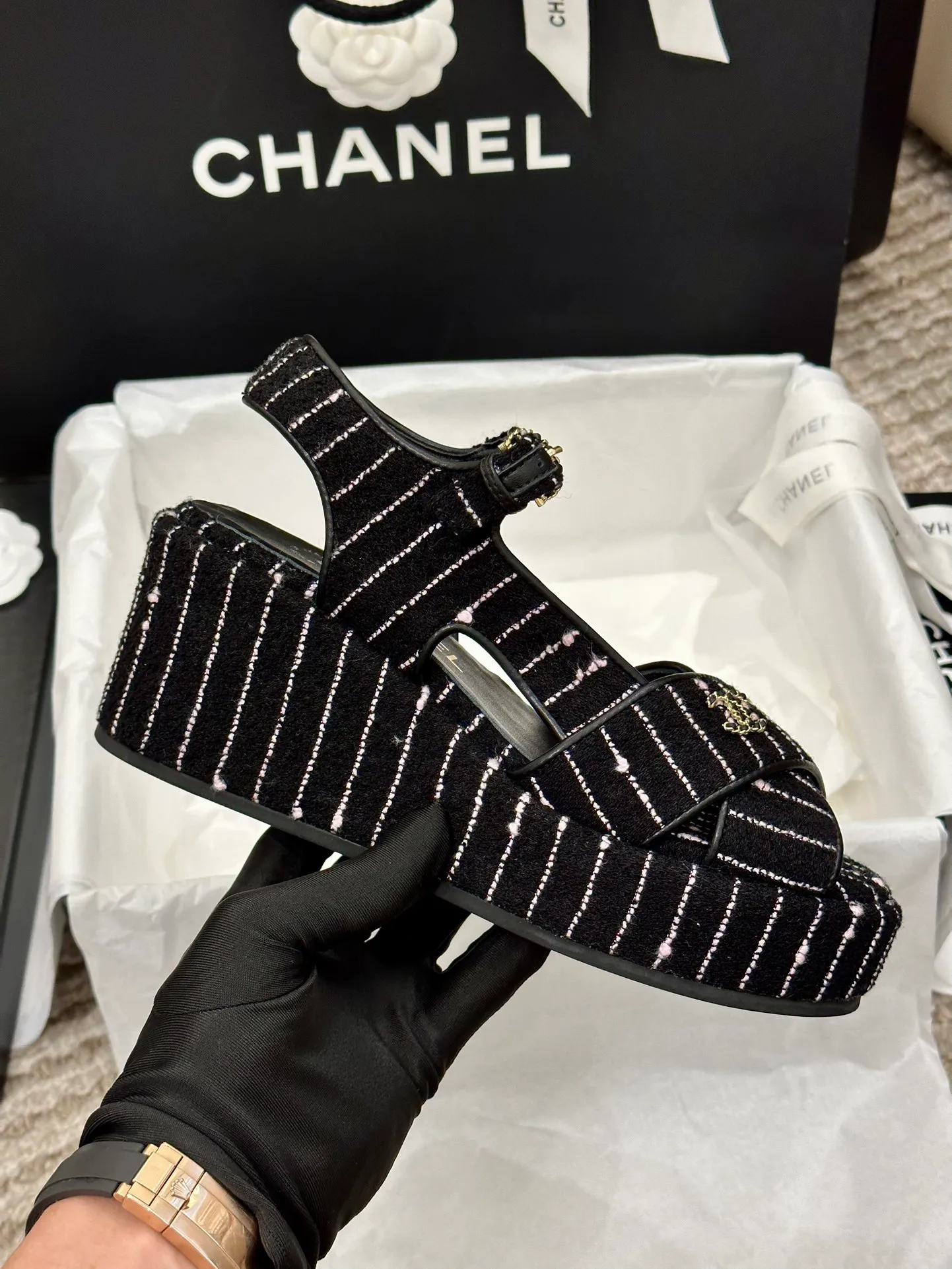 👟👟Ex-factory price 480👟👟 CHANEL C Jia Xiaoxiang 23ss new wedge heel open toe high heel sandals. Top counter quality. The moment you put it on your feet, it is still super stunning. 🔥All materials are customized according to the original version! Upper: imported first-layer calfskin/imported fragrant cloth/ lining: imported sheepskin, foot pad: sheepskin sole: outsole imported from Italy Size number: 34-40